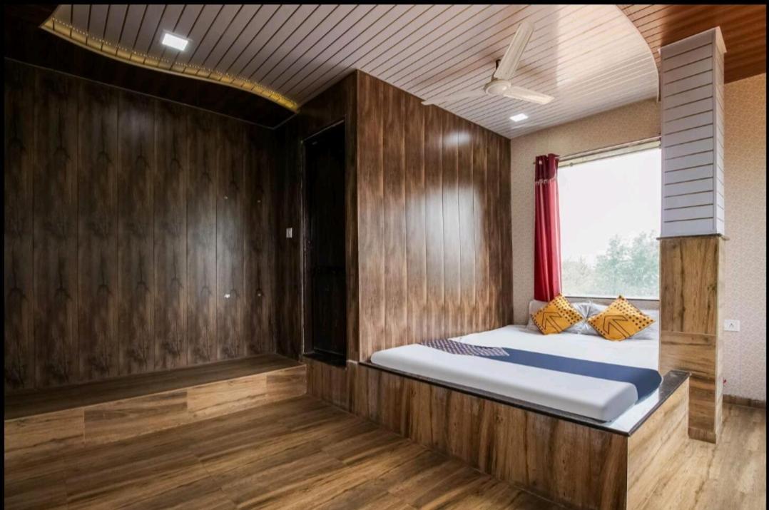 New Natraj Hotell Chikhaldara Exteriör bild